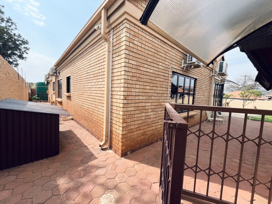 3 Bedroom Property for Sale in Safari Gardens North West